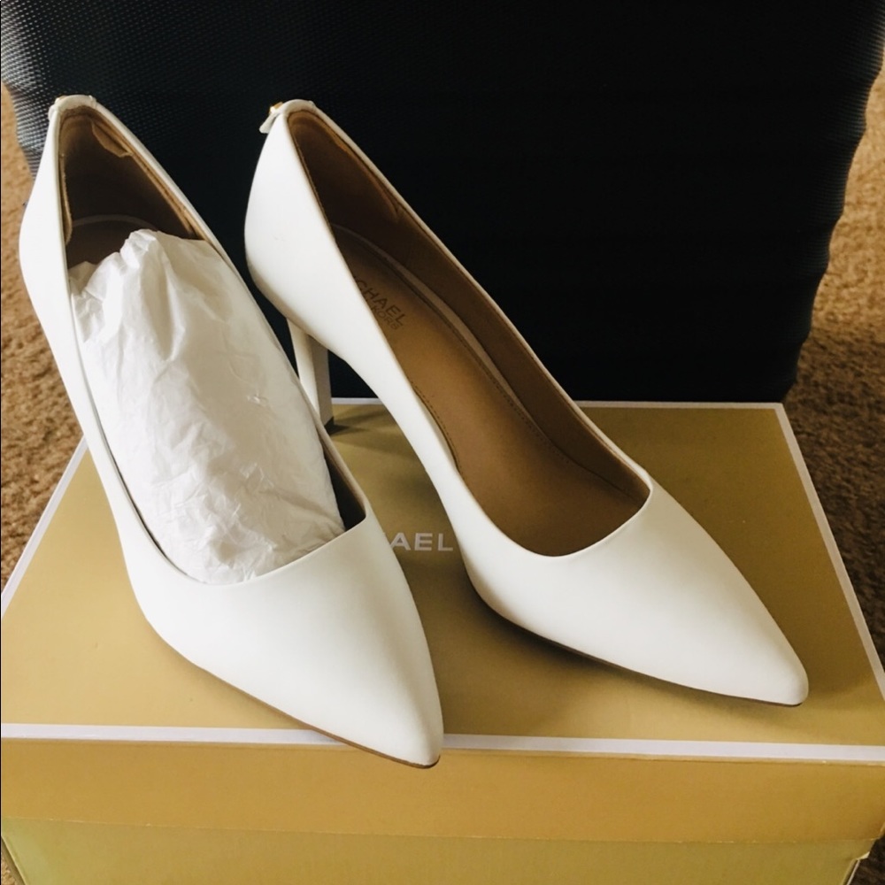 Dorothy Flex Pump - size 6